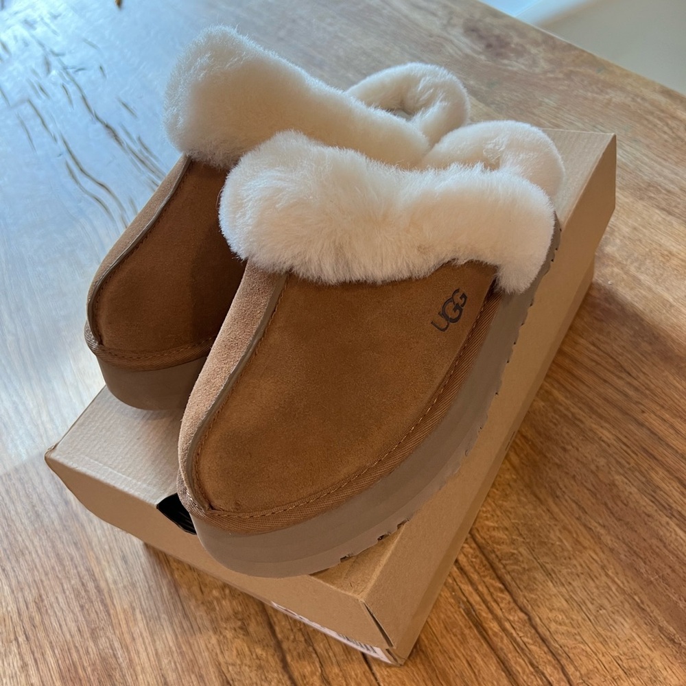 Brand new Ugg platform slippers